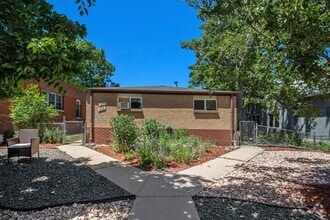 Building Photo - 2Bed/1Bath Duplex in Whittier