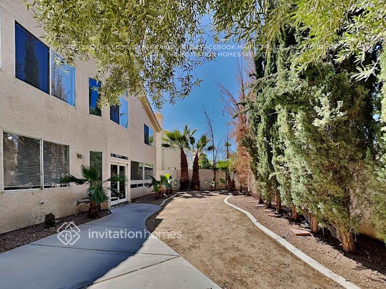Building Photo - 9308 Jadecrest Dr