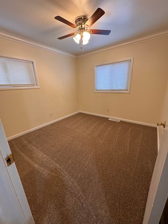 Building Photo - 3962 Lake Rd