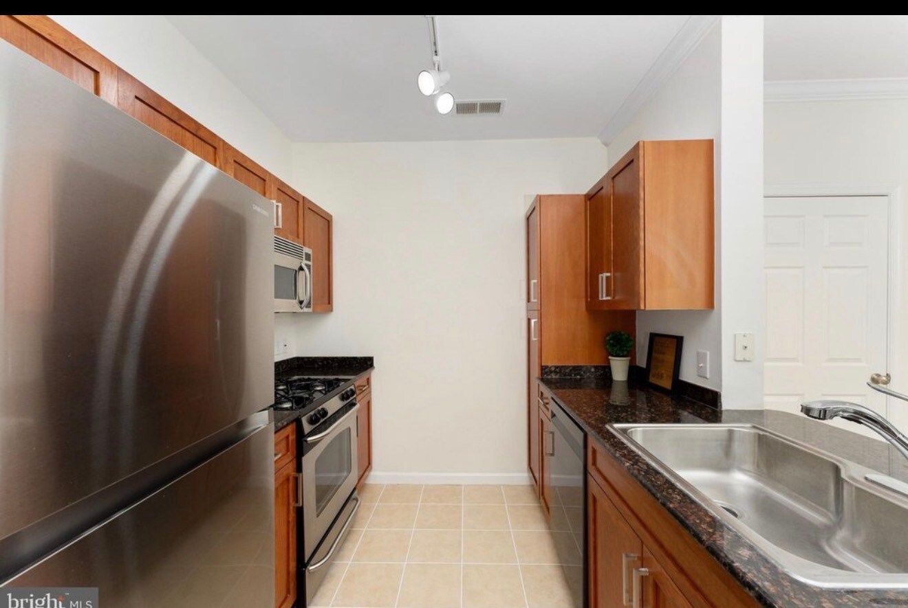 Building Photo - 12925 Centre Park Cir