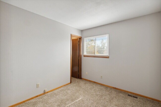 Building Photo - 8455 Ilex Dr