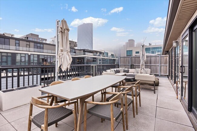 Building Photo - 850 W Adams St