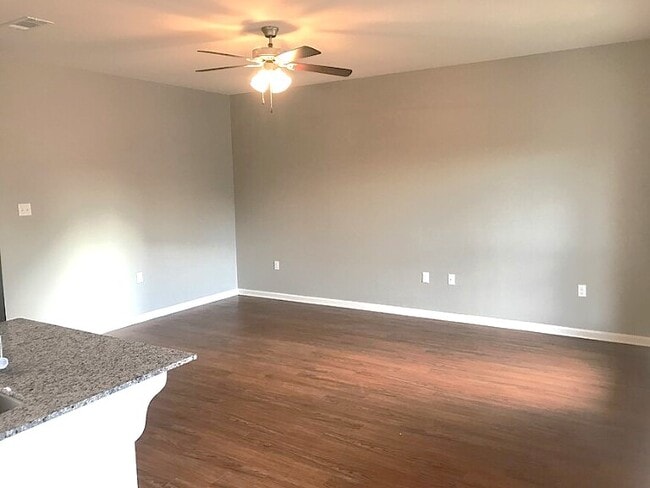 Building Photo - 36034 Cheray Dr