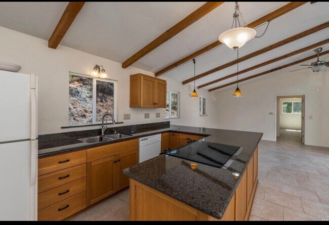 Building Photo - Unique large 1 bedroom 1 bath 4 car garage!!!