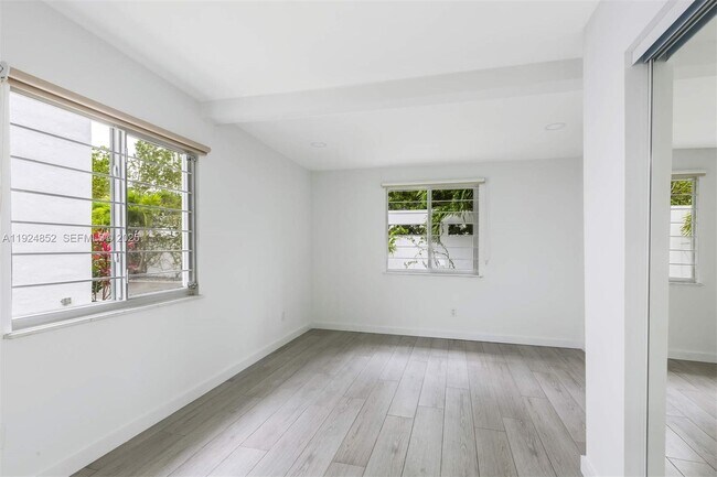 Building Photo - 623 NE 61st St