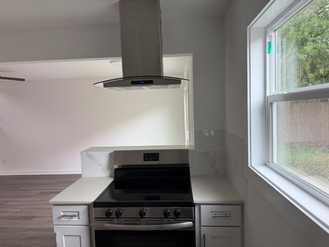 Building Photo - Beautiful 3 bed/3 bath Available in North East San Antonio