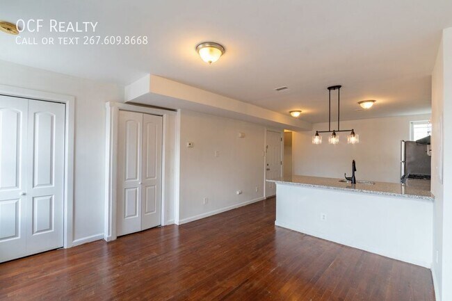Building Photo - 305 N 41st St
