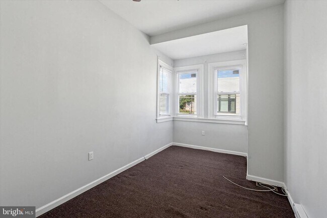 Building Photo - 1017 W Huntingdon St