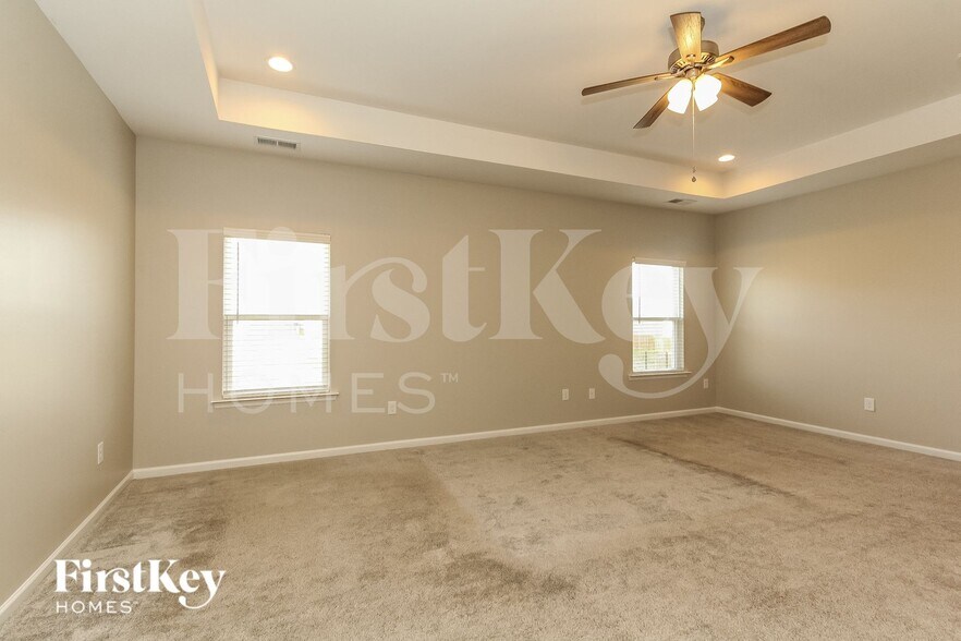 Building Photo - 100 Bristleback Ct