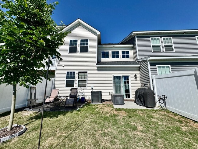 Building Photo - First Time Rental - Ready July 30th! 4 Bedrooms PLUS Loft! Great Views! Dog Park - Stocked Fishin...