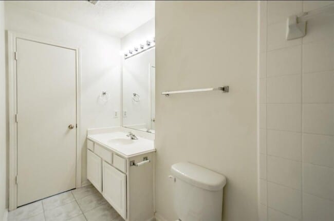 Building Photo - 15903 Timber Chase Dr