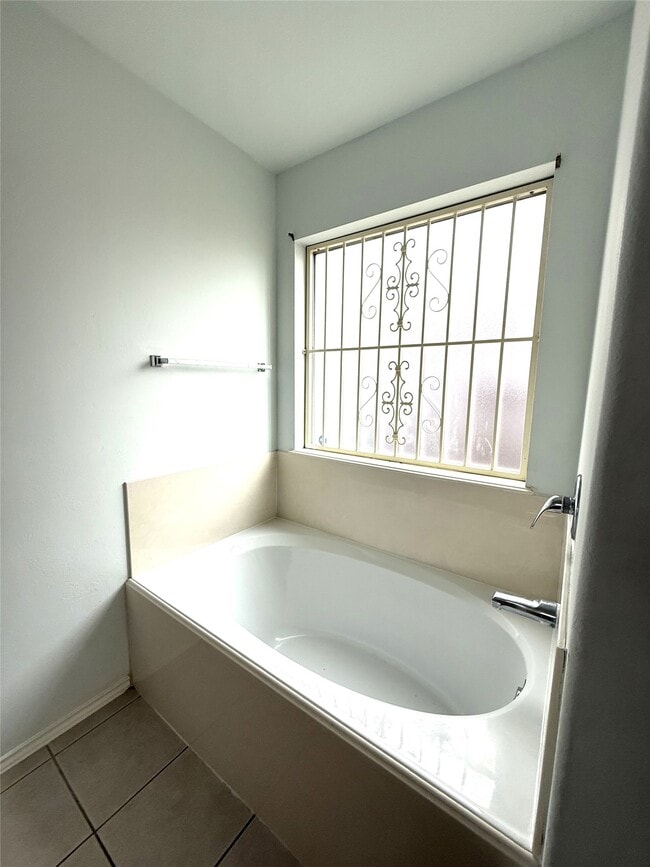 Building Photo - 13830 Fort Nelson Dr