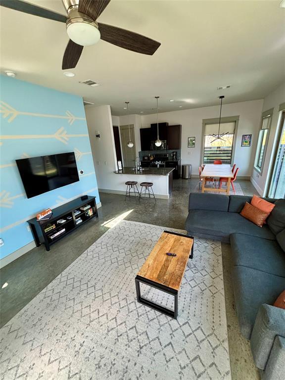 Building Photo - 1013 Lambie St