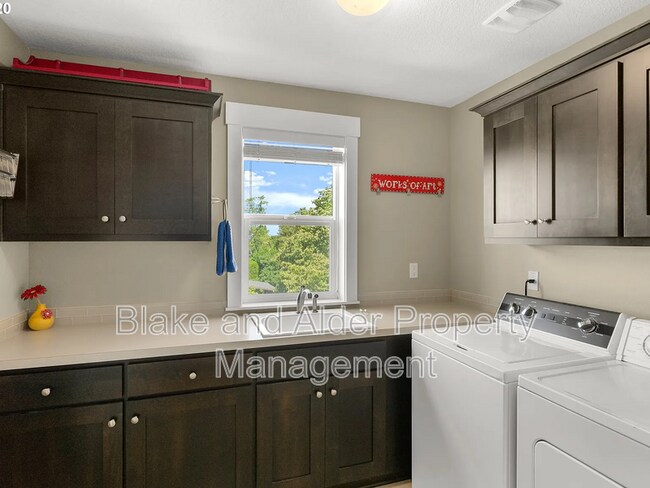 Building Photo - 3938 NE 66th Ave