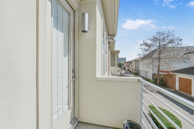 Building Photo - 5425 Hidalgo St