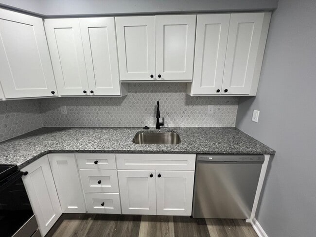 Building Photo - renovated 2-story Crestwood Condo! Situated in this great community is this wonderful 2-bedroom 1...