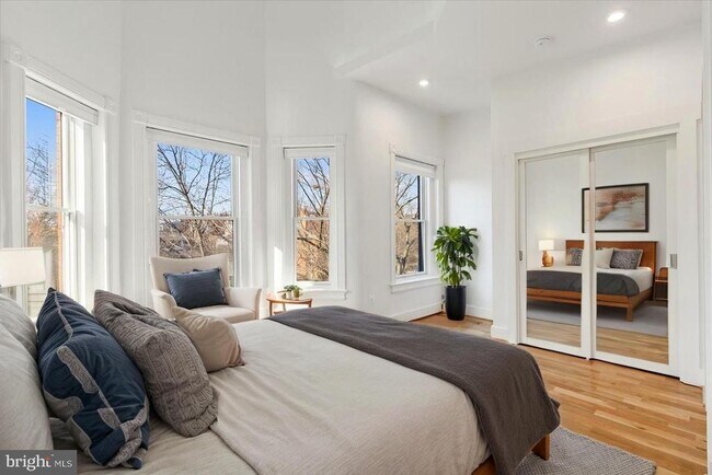 Building Photo - 3169 18th St NW