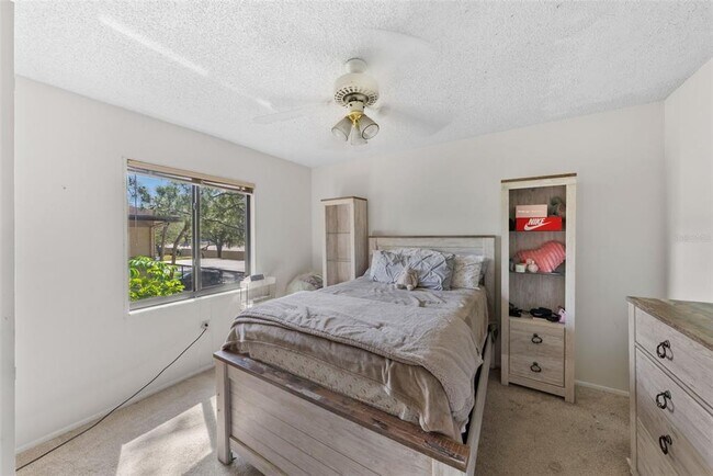 Building Photo - 2693 Sabal Springs Cir