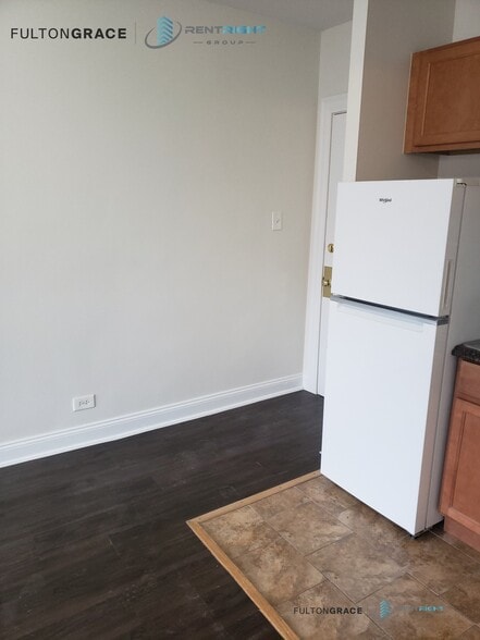 Building Photo - 2063 W Lawrence Ave