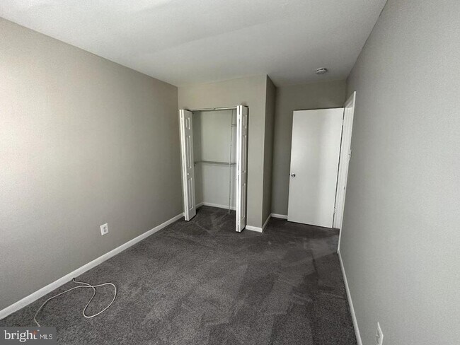 Building Photo - 8121 Fenwick Ct