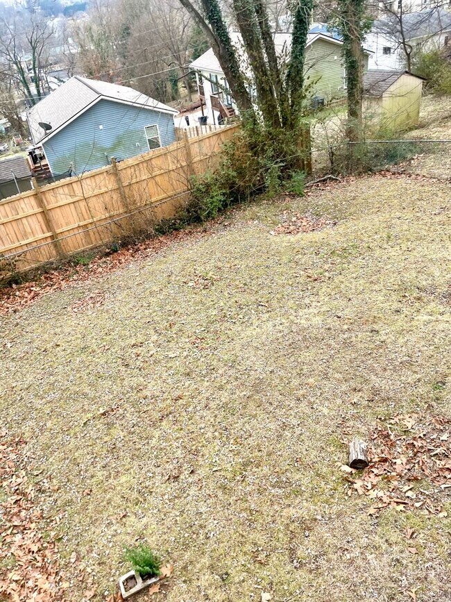 Building Photo - Adorable 1 bedroom Home wiht Office in Prime Location Near UT and Bearden