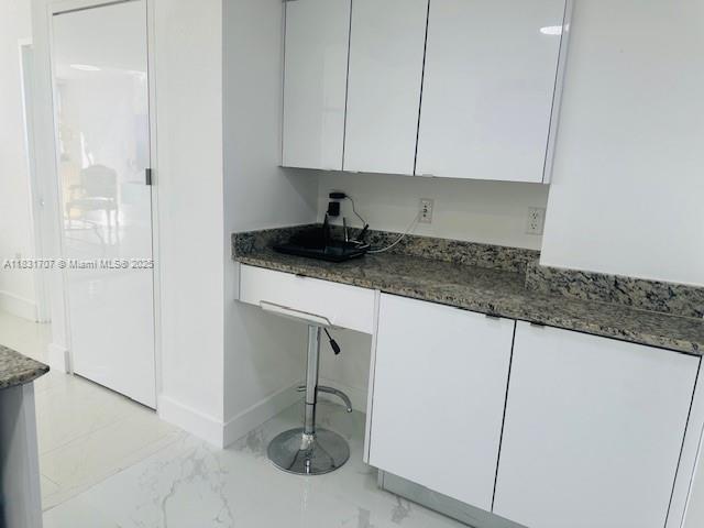 Building Photo - 10275 Collins Ave