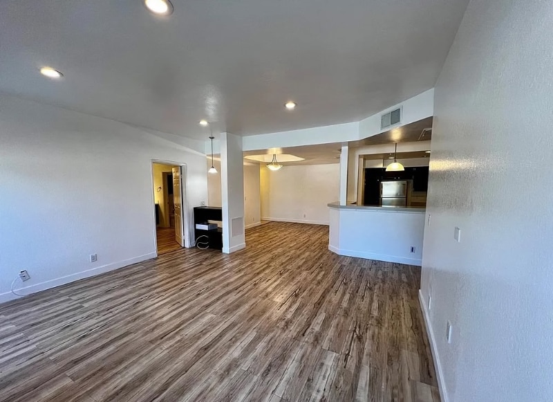 Primary Photo - 5420 Sylmar Ave