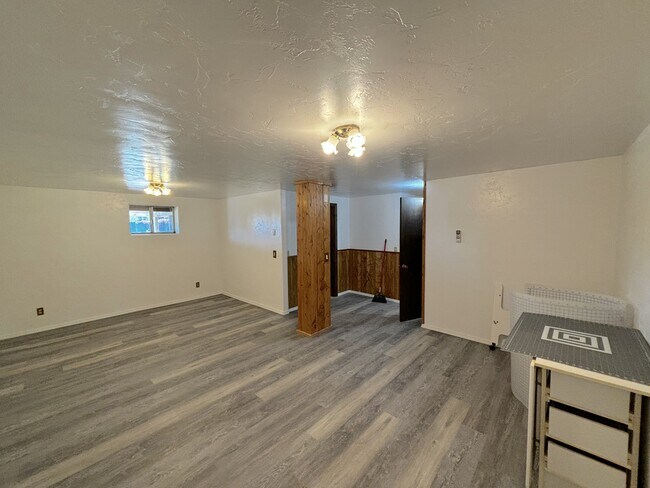 Building Photo - 580 W Abajo Dr
