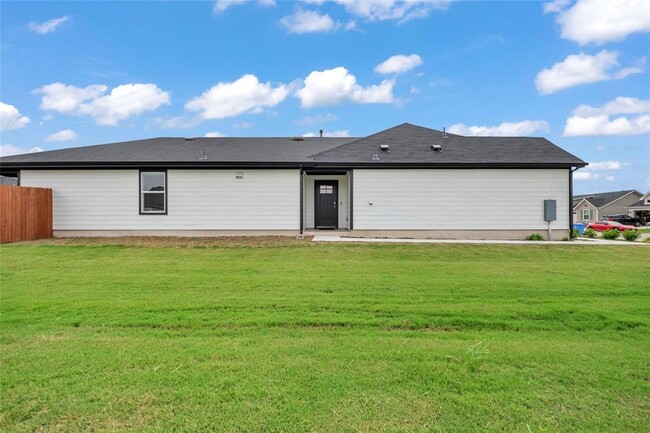 Building Photo - 185 Sandringham Lp