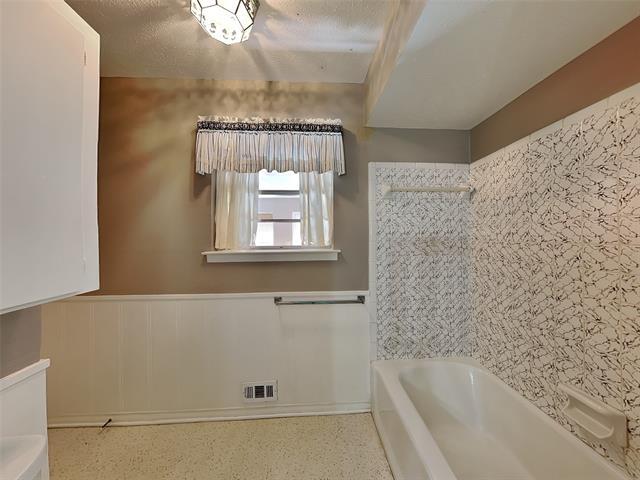 Building Photo - 13630 Willow Bend Rd