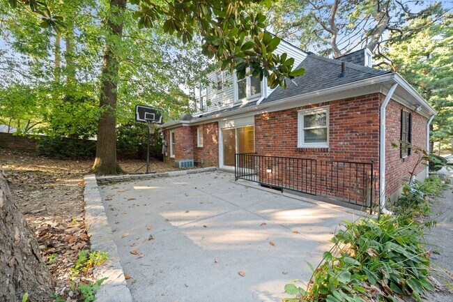 Building Photo - 3405 Hillvale Rd