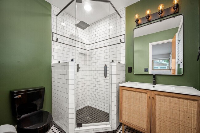 Building Photo - 902 Whitehall Rd