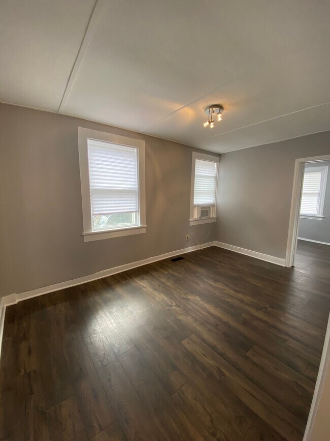 Living Room - 29 E Pomfret St