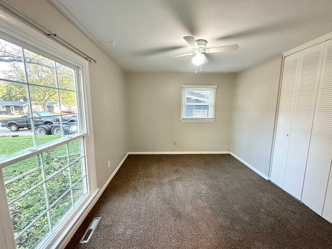 Building Photo - 3003 Killarney Dr