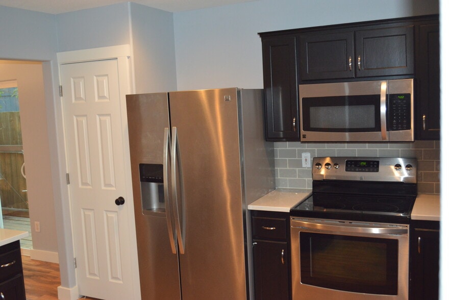 Brand new appliances - 16541 Southwest Daylily Street