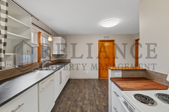 Building Photo - 1720 S Windsor Rd