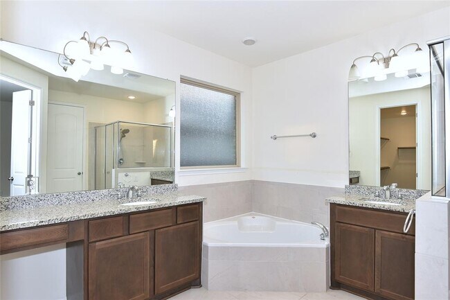 Building Photo - 5008 Risana Bend