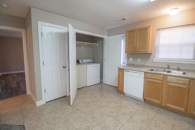 Building Photo - 1311 Raleigh Dr