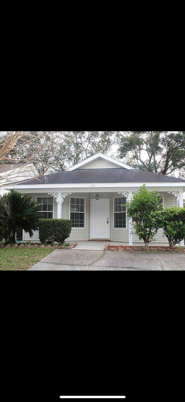 Primary Photo - 111 Wildflower Ln