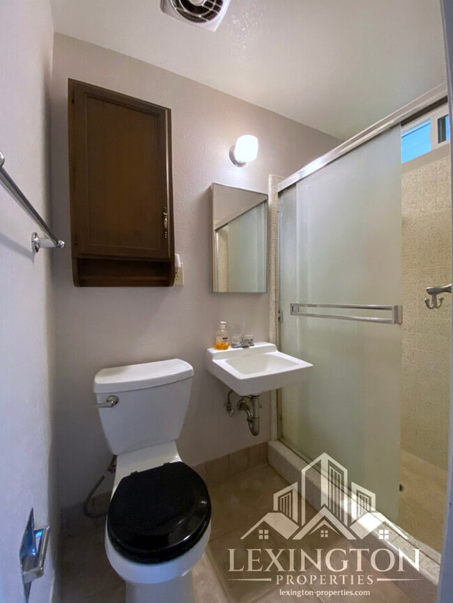Building Photo - Beautiful, 3BD/2BA, Home available in Sacramento off Madison Ave. and Auburn Blvd.