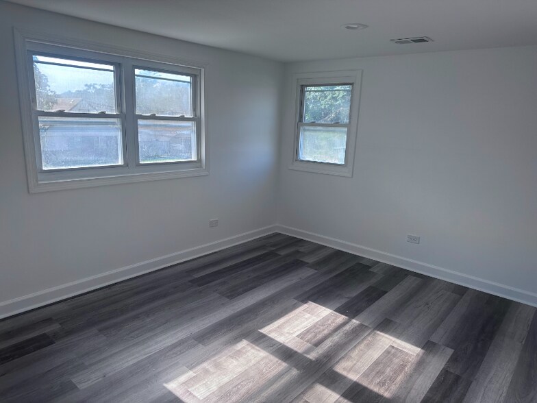 Building Photo - 8323 Melvina Ave