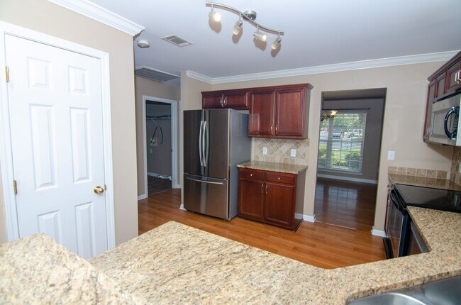 Building Photo - Chapmans Retreat home
