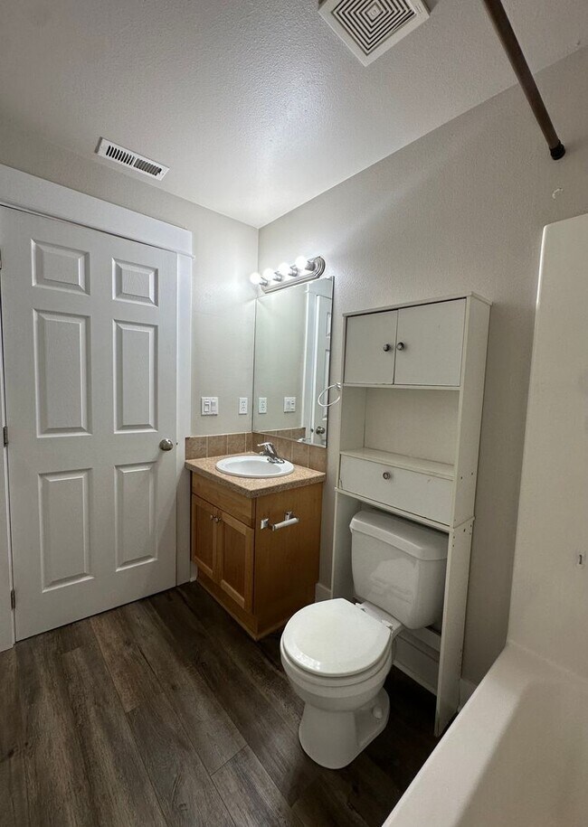 Building Photo - Beautiful home in SE Bend near Jewell Elementary!