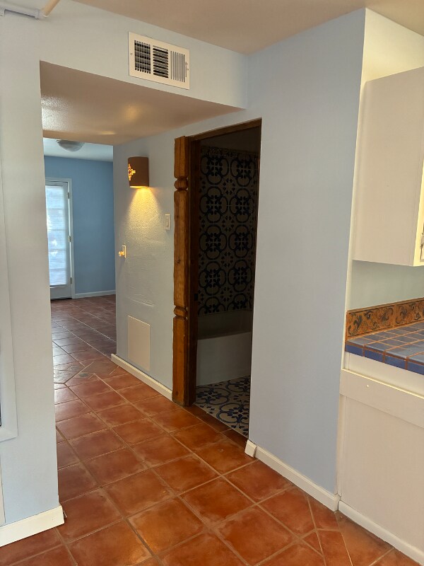 Building Photo - 723 Agua Fria St