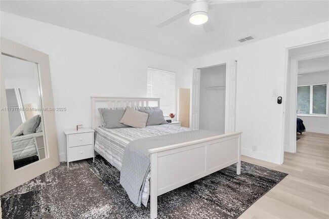 Building Photo - 3413 SW 12th Ct