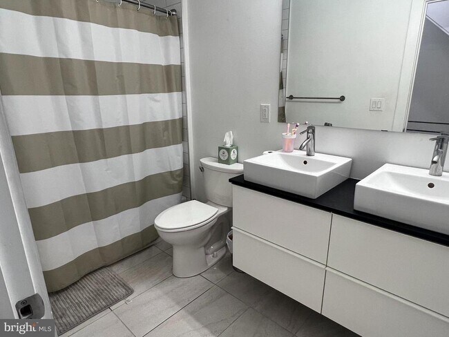 Building Photo - 1431 N 28th St