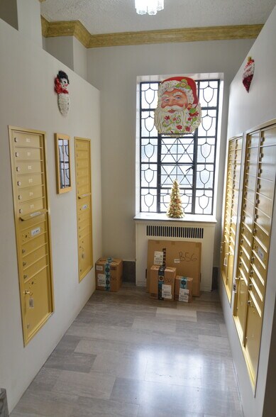 Secure mail - 61-41 Saunders St