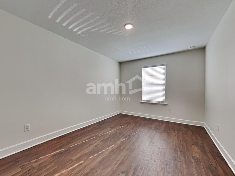 Building Photo - 974 Tan Tara Trl