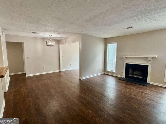 Building Photo - 3841 Woodridge Way