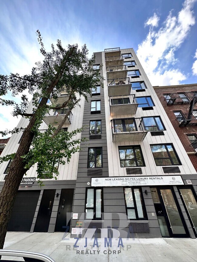 Building Photo - 1042 President St